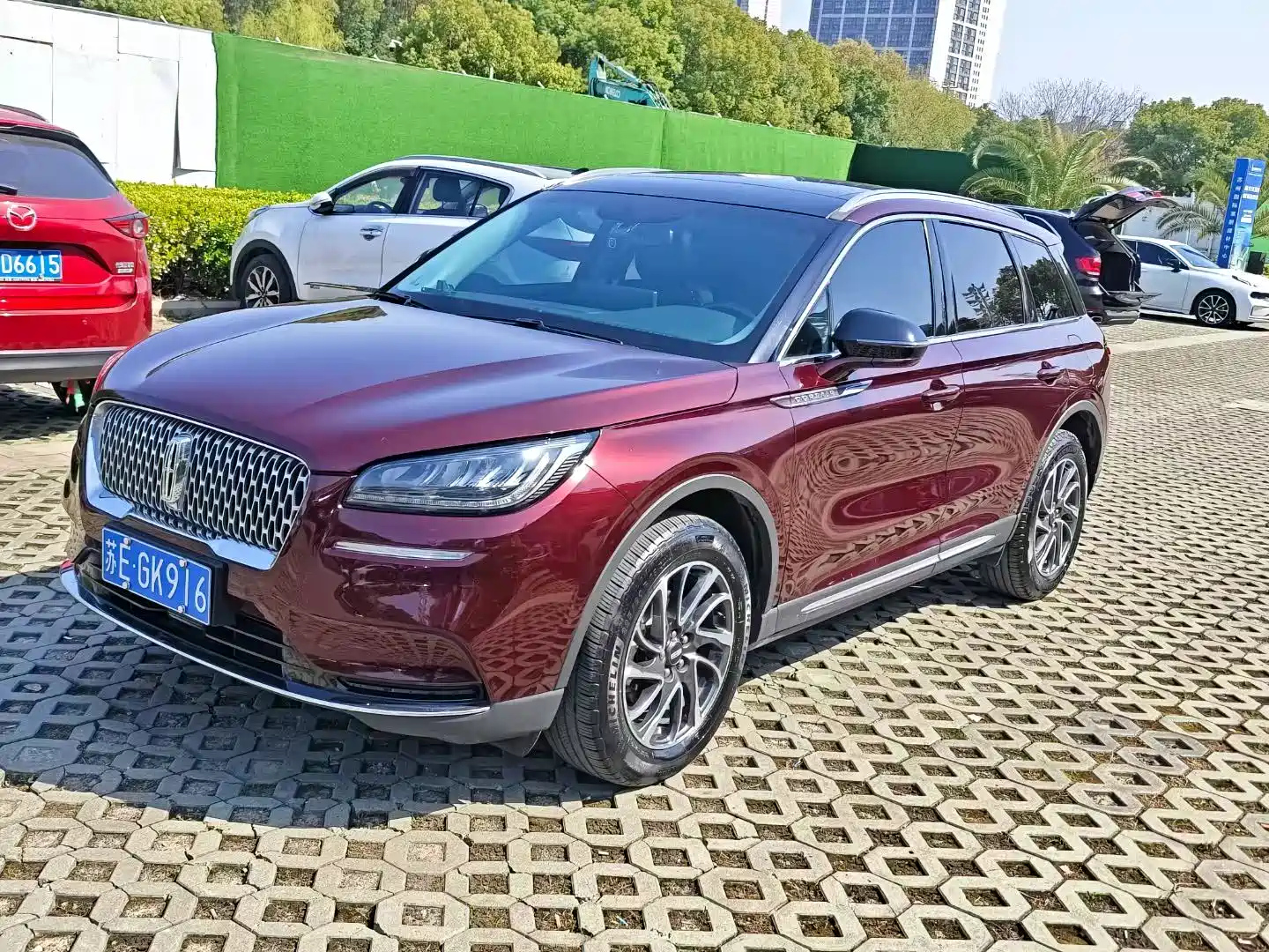 LINCOLN ADVENTURER 2021