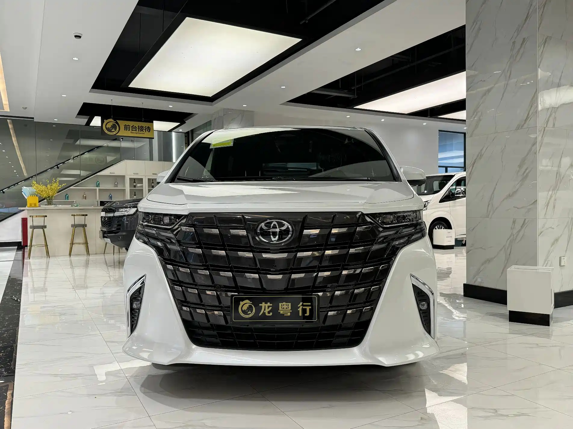 TOYOTA ALPHARD 2024