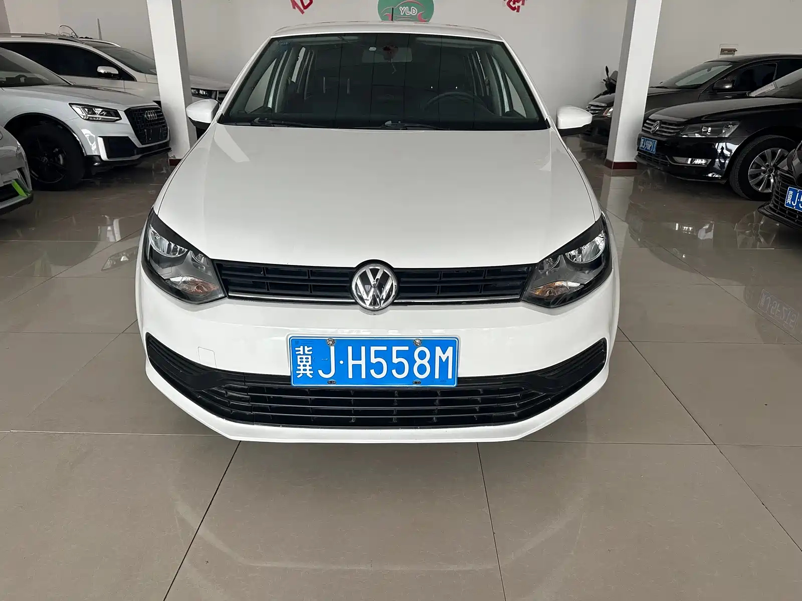 VOLKSWAGEN POLO 2016