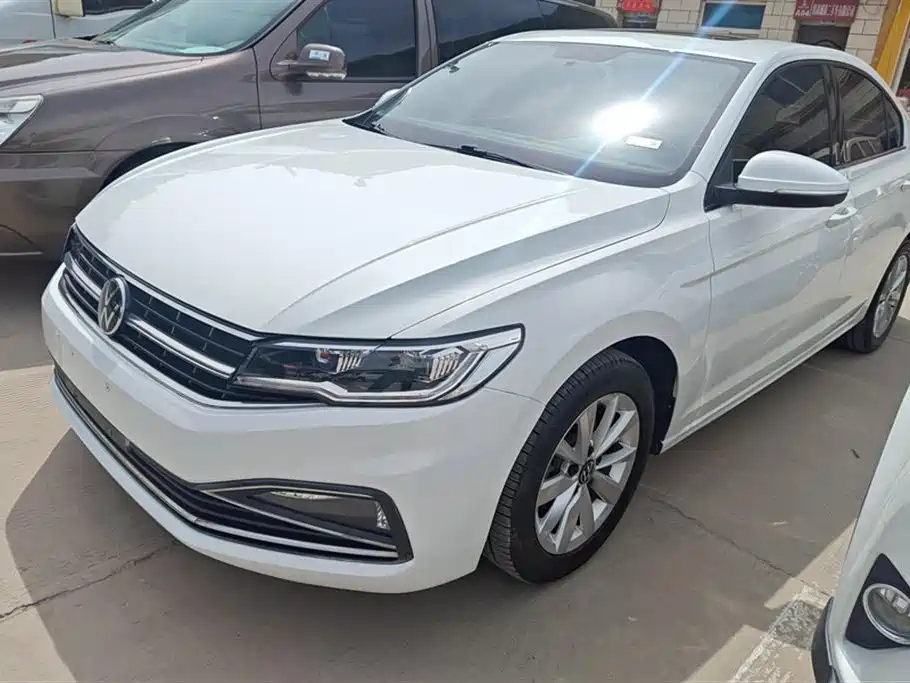 VOLKSWAGEN BORA 2021