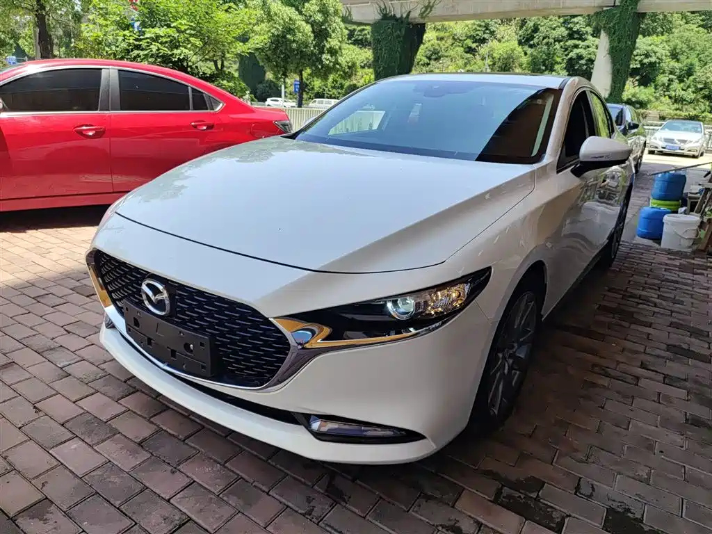 MAZDA 3 AXELA