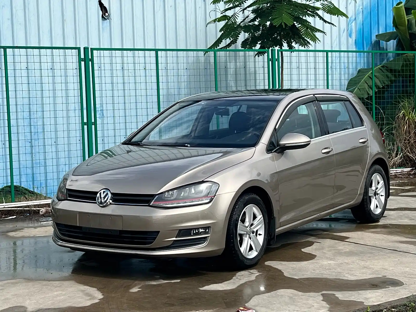 VOLKSWAGEN GOLF