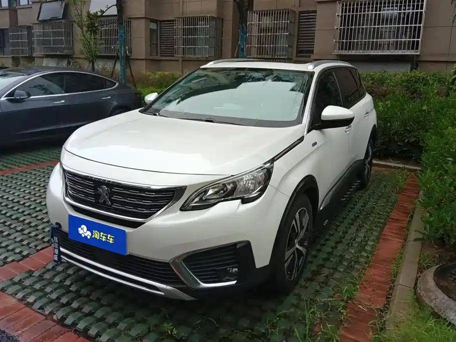 PEUGEOT 5008 2017