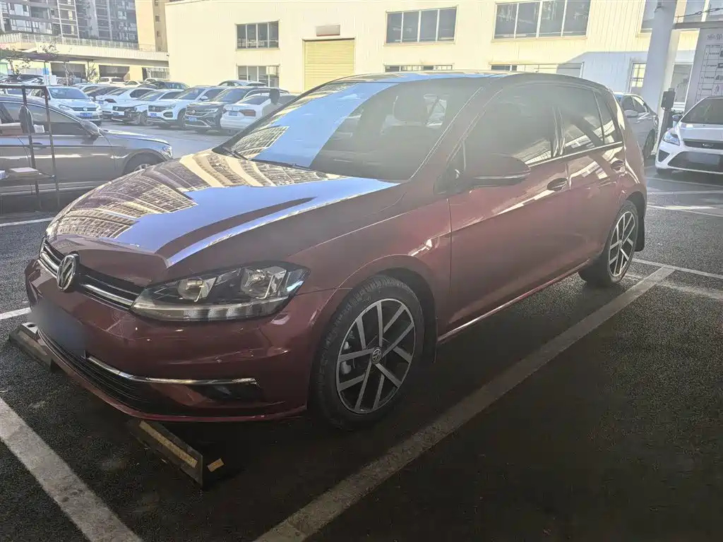 VOLKSWAGEN GOLF 2020