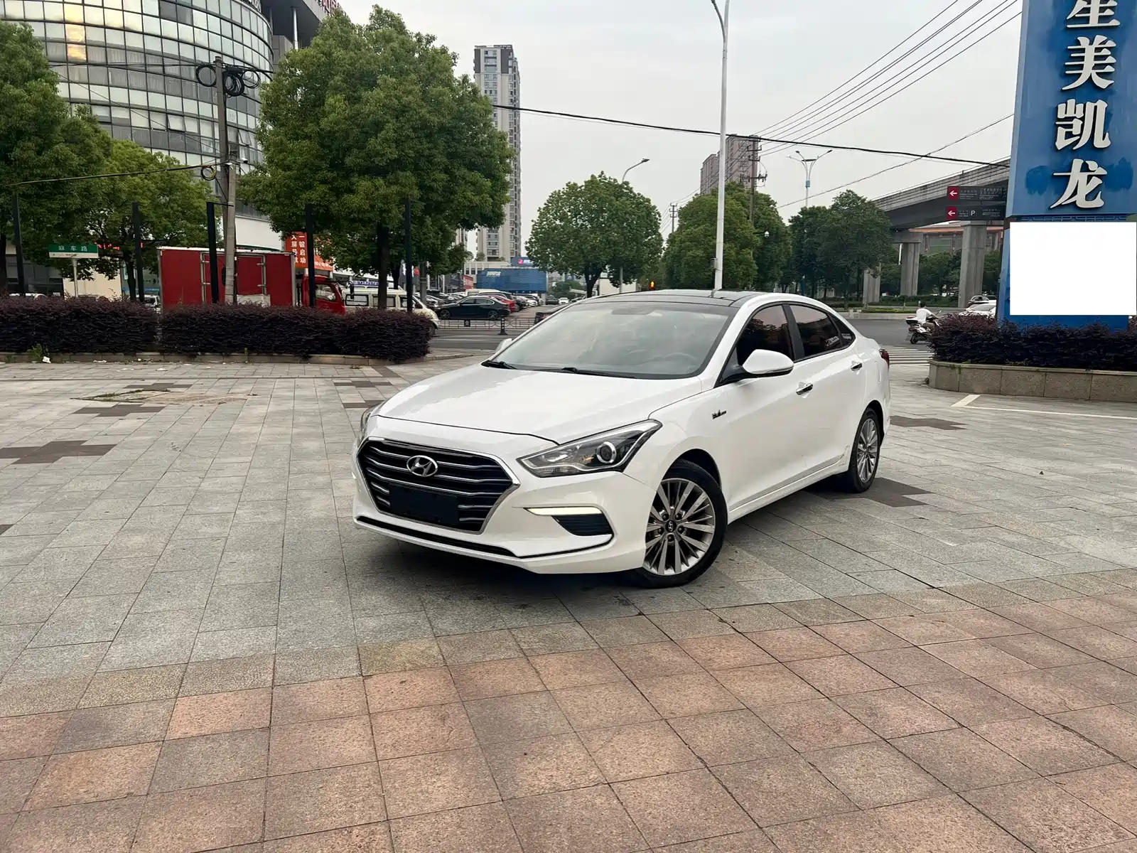 HYUNDAI MISTRA 2017