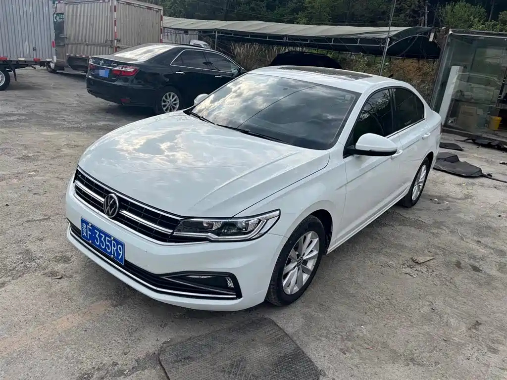 VOLKSWAGEN BORA 2021