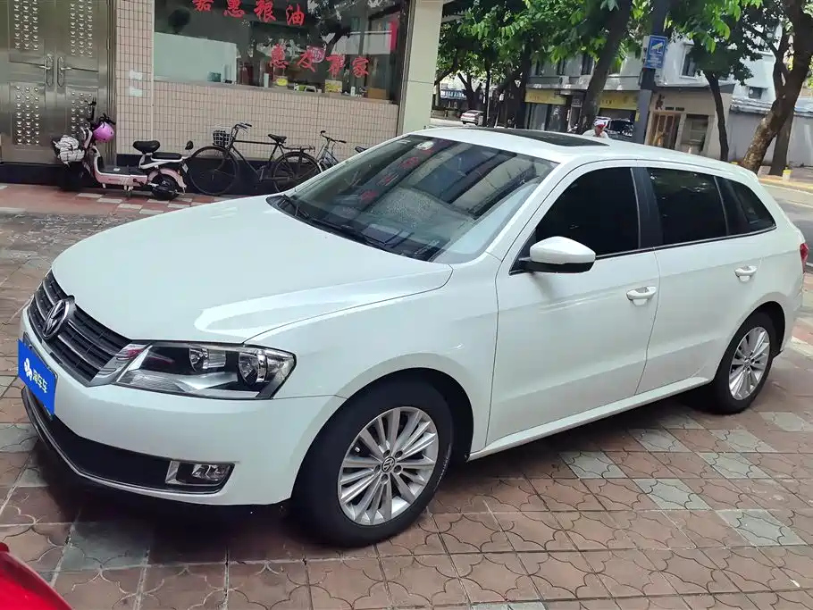 VOLKSWAGEN LAVIDA 2013