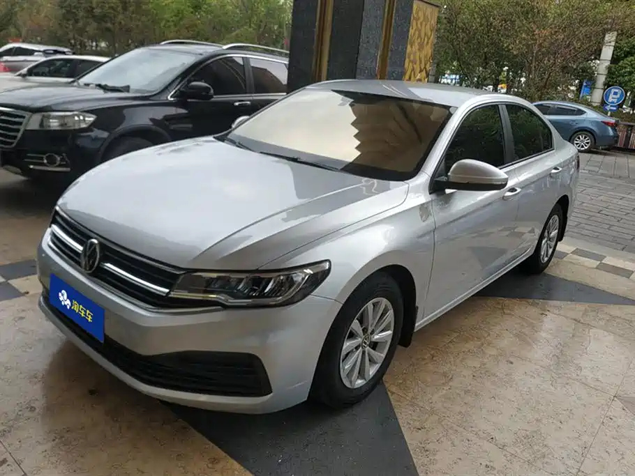 VOLKSWAGEN BORA 2021
