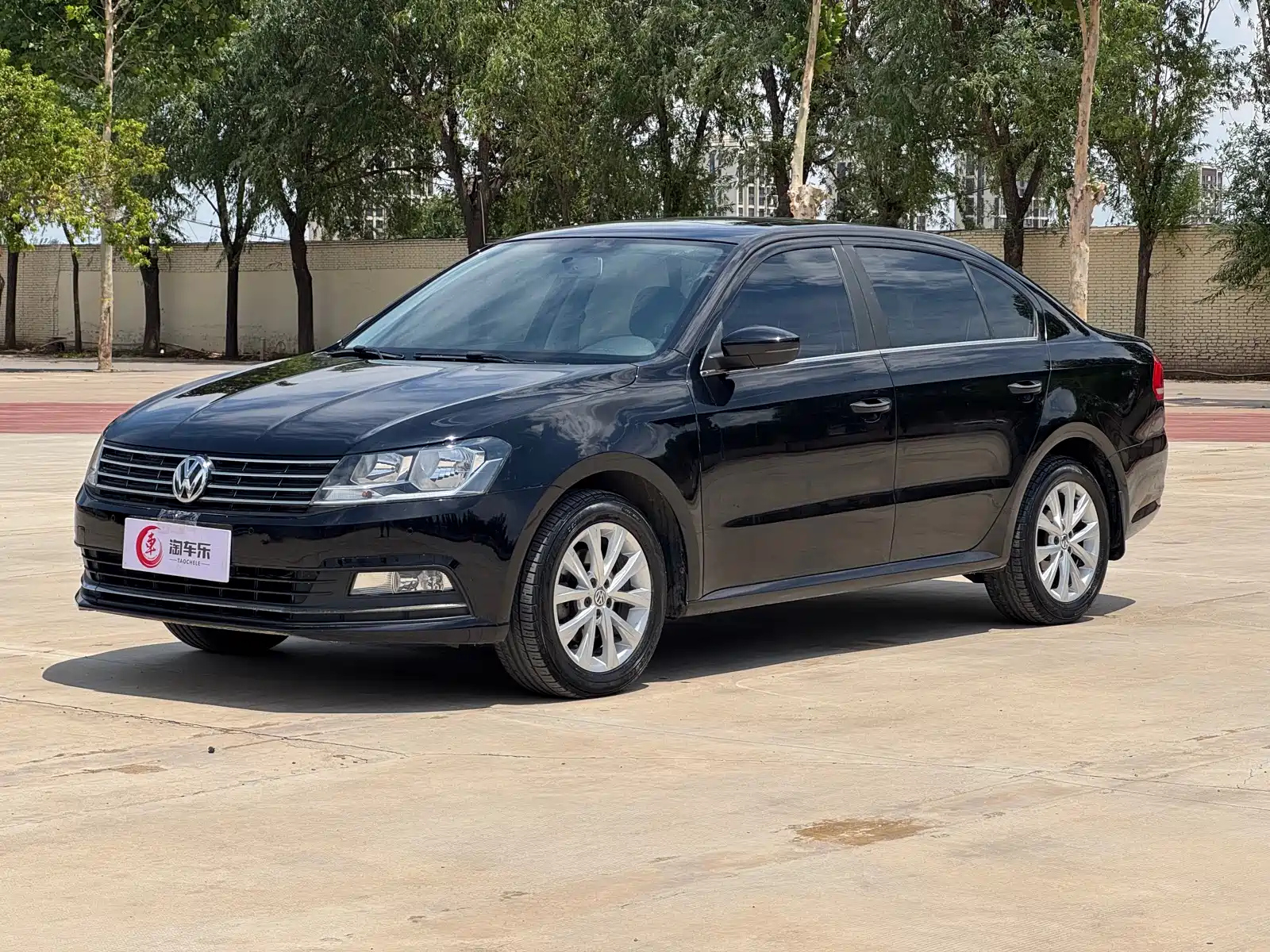 VOLKSWAGEN LAVIDA 2015