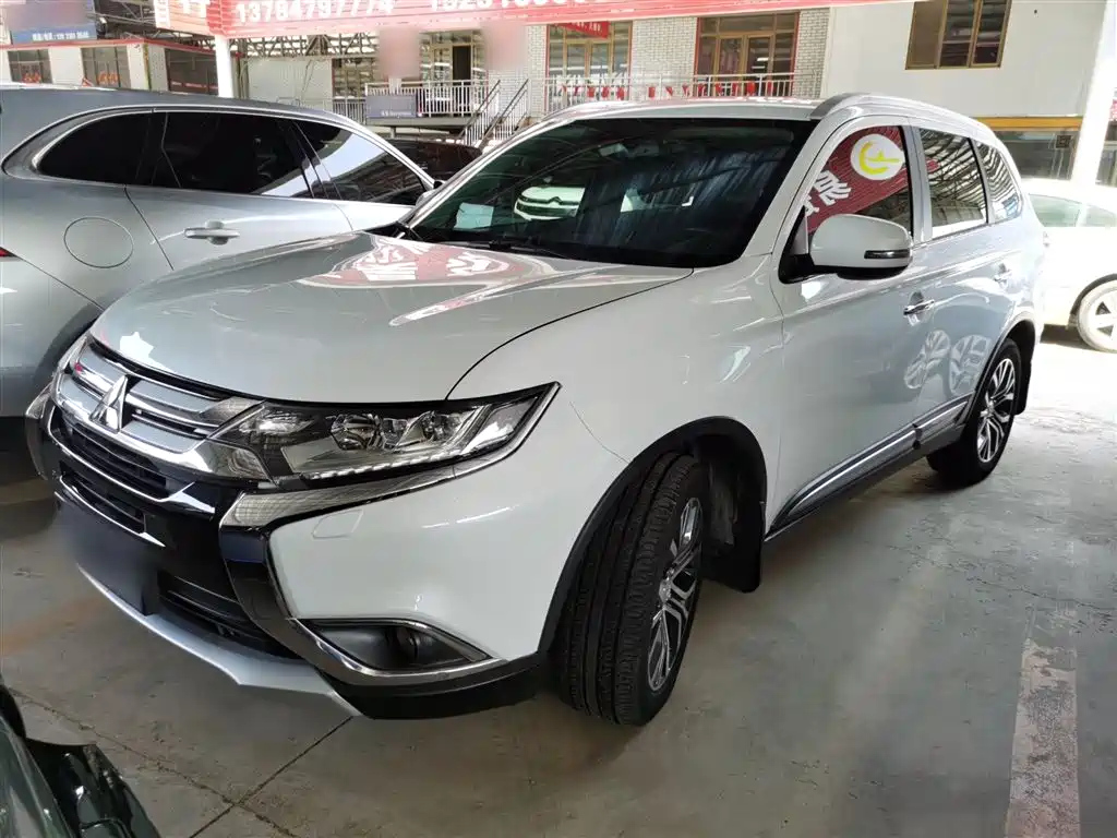 MITSUBISHI OUTLANDER 2016