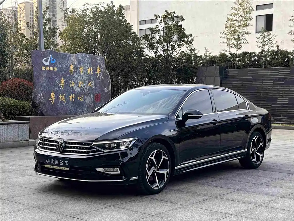 VOLKSWAGEN MAGOTAN 2023