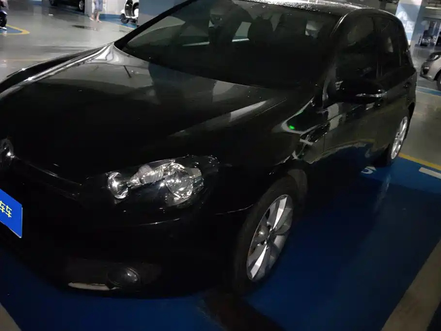 VOLKSWAGEN GOLF 2010