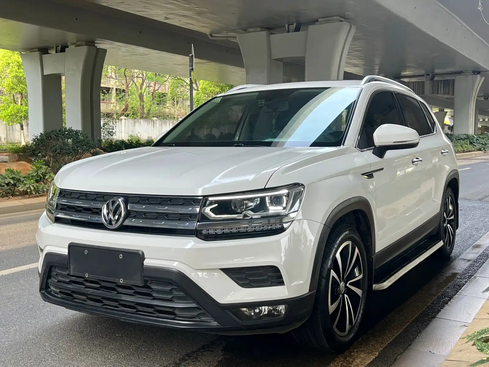 VOLKSWAGEN THARU 2019