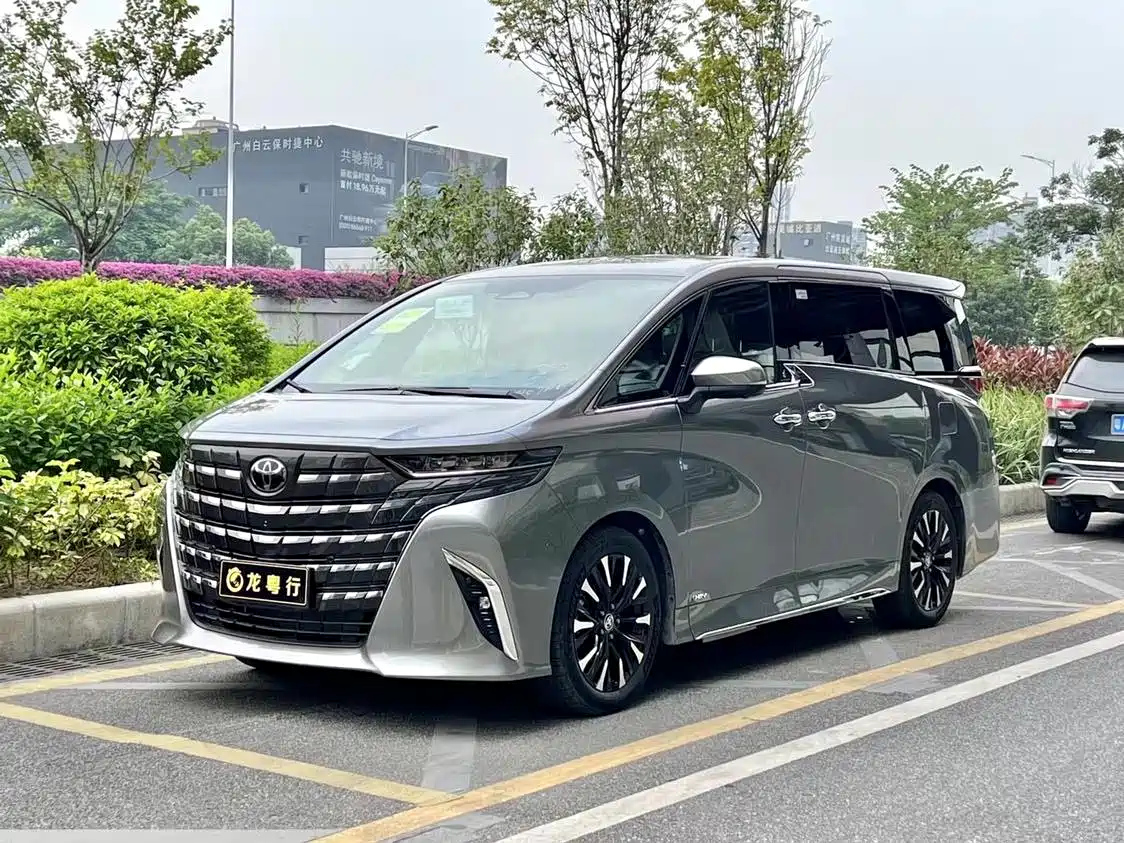 TOYOTA ALPHARD 2024