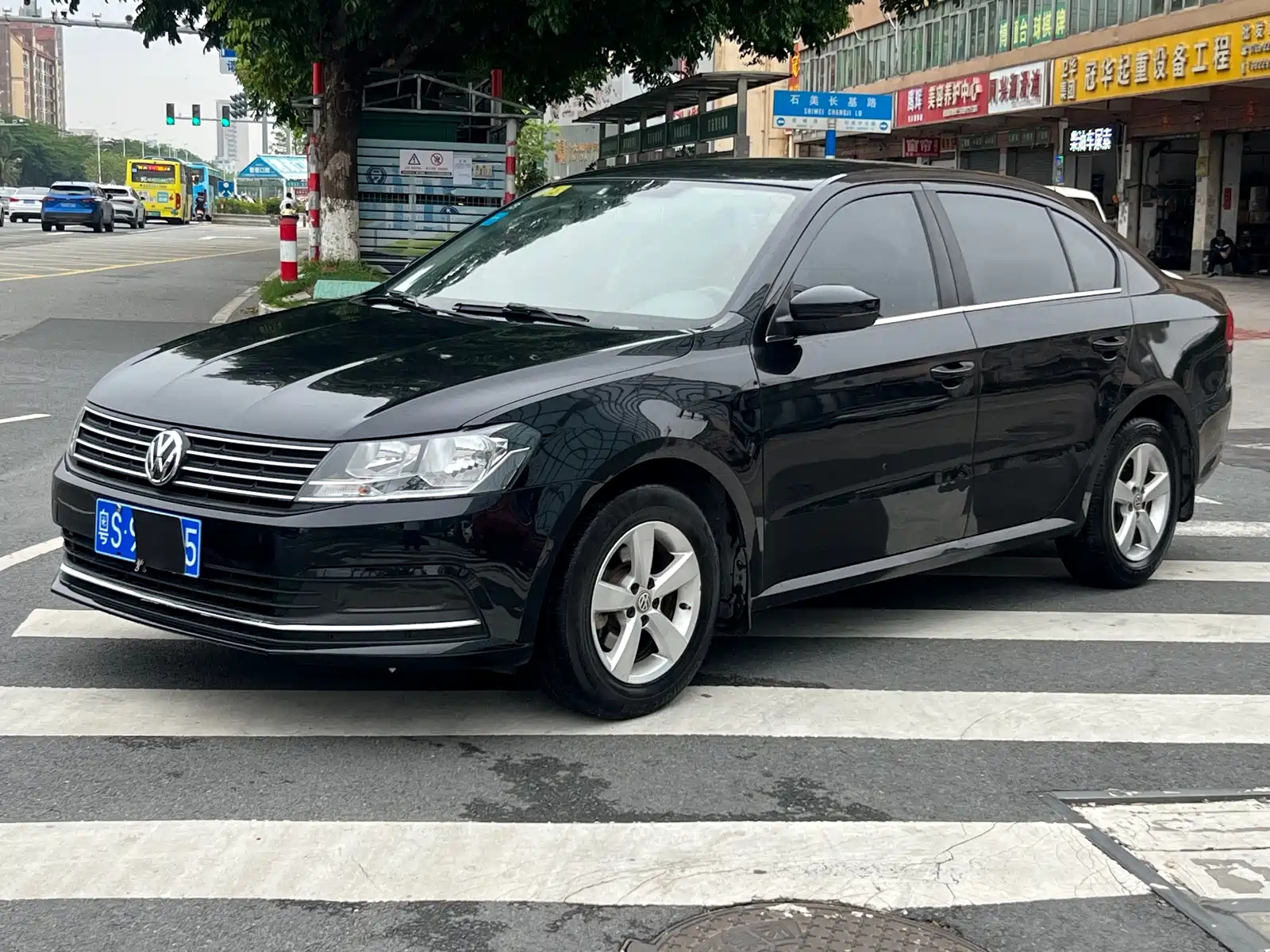 VOLKSWAGEN LAVIDA 2015