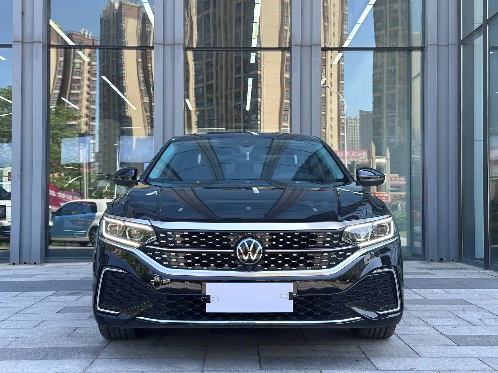 VOLKSWAGEN PASSAT 2023