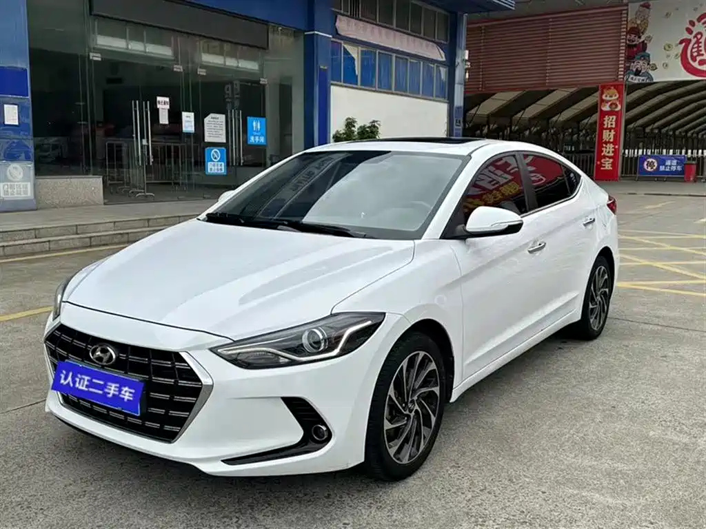 HYUNDAI ELANTRA
