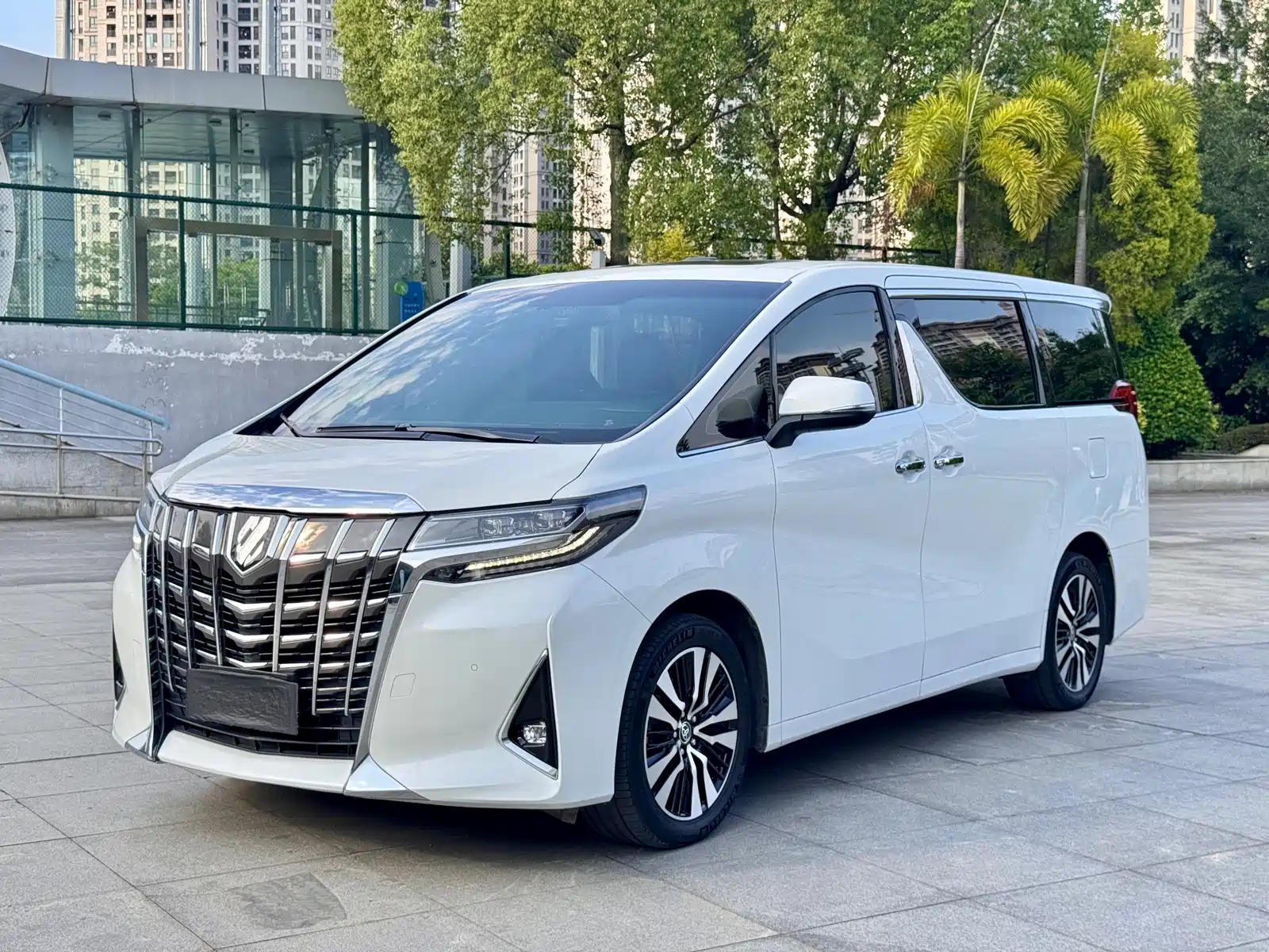 TOYOTA ALPHARD 2018