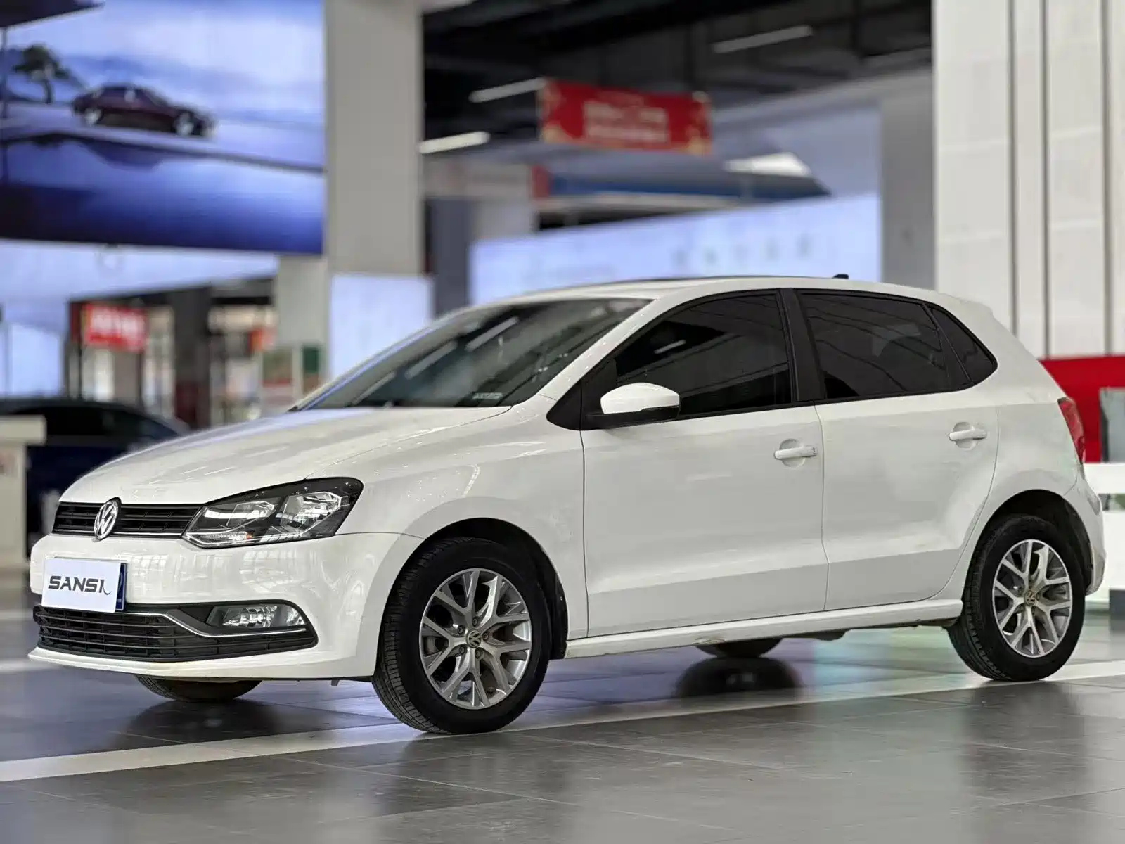 VOLKSWAGEN POLO 2016