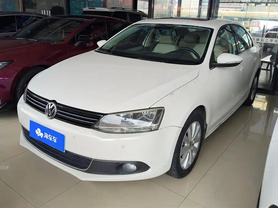 VOLKSWAGEN SAGITAR 2012