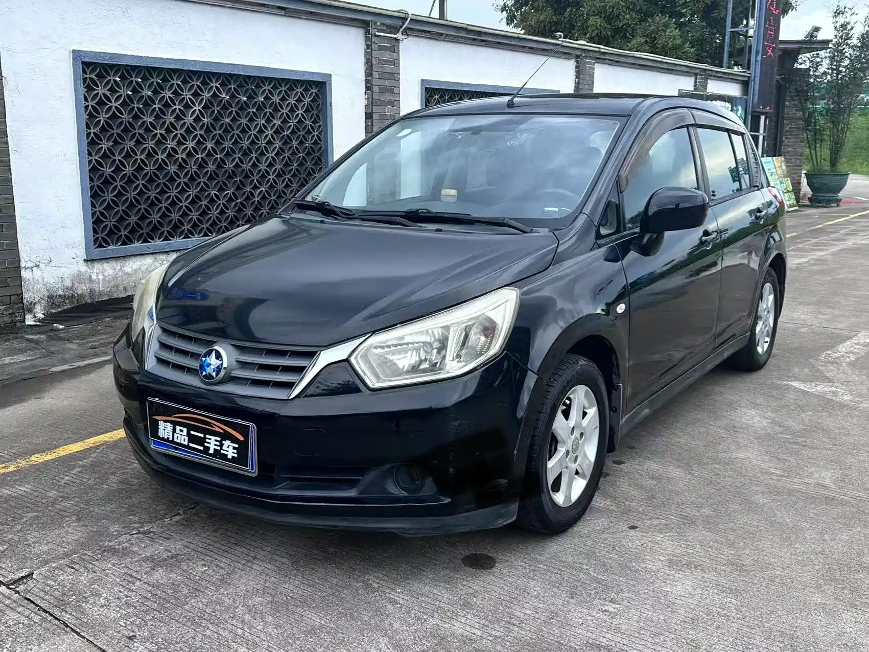 VENUCIA R50 2013