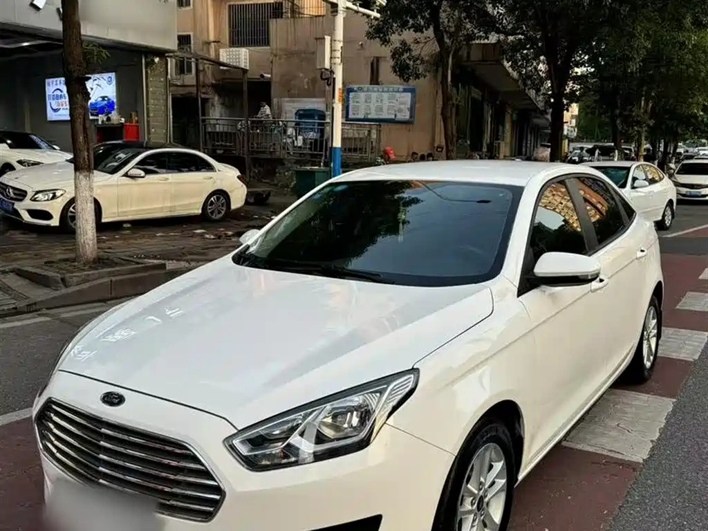 FORD ESCORT 2019