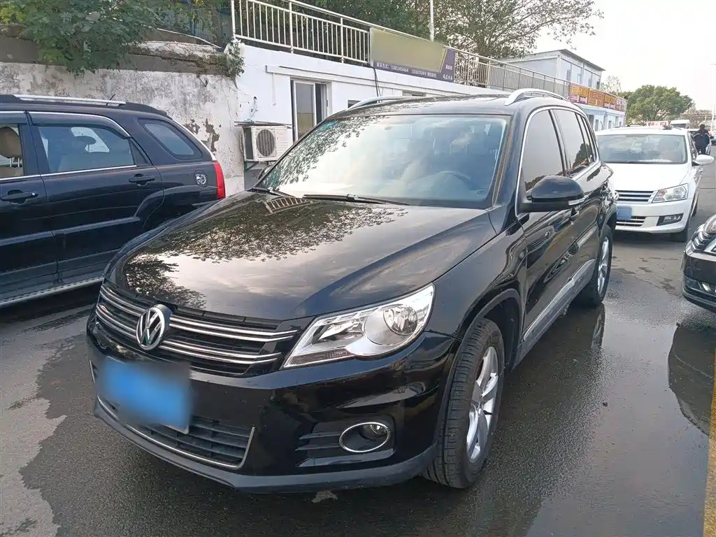 VOLKSWAGEN TIGUAN 2012