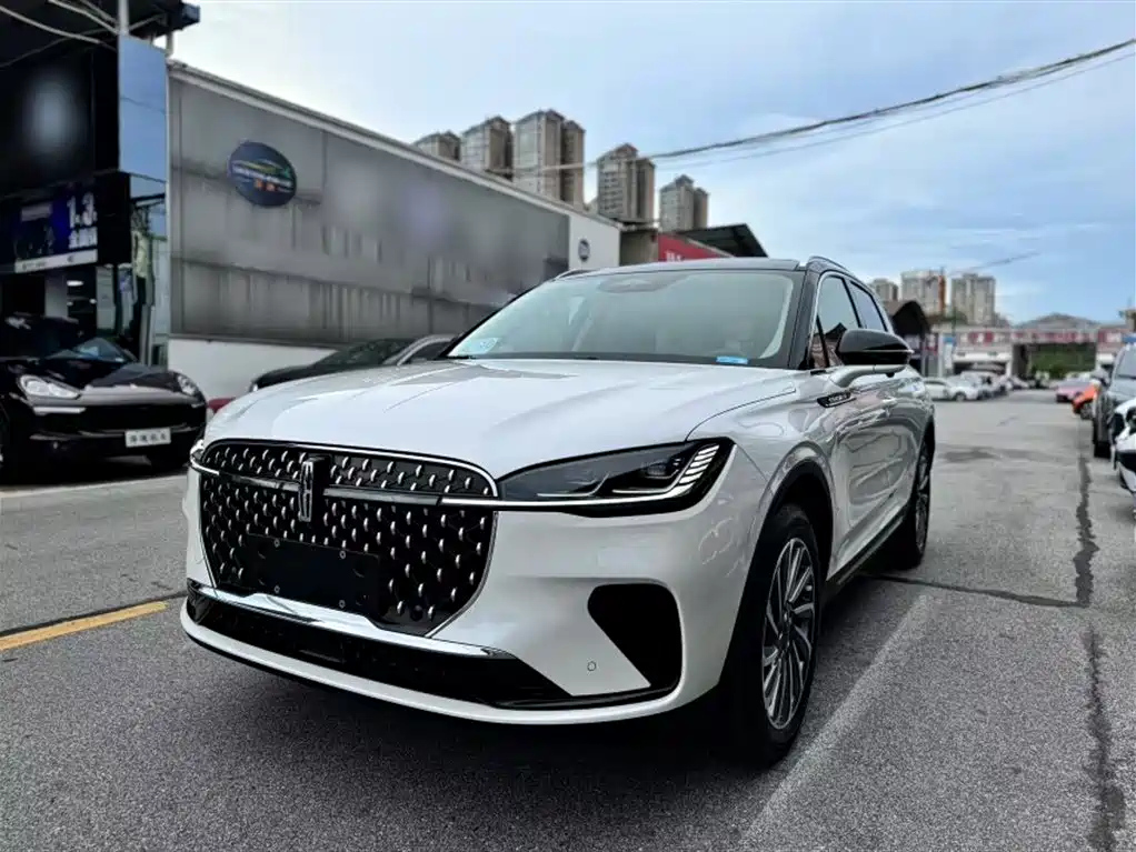 LINCOLN ADVENTURER 2023