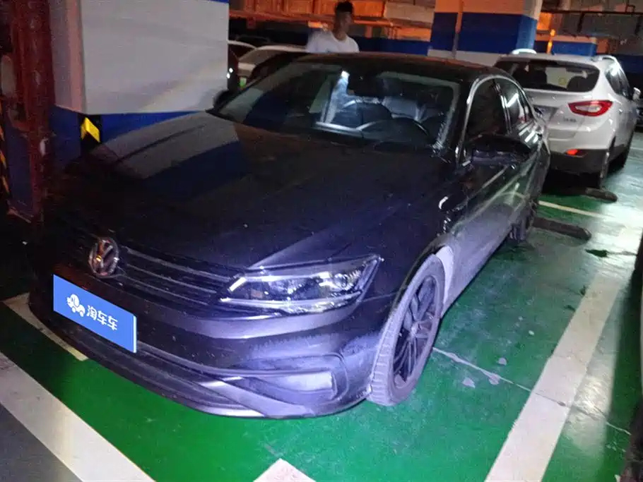 VOLKSWAGEN LAMANDO 2021