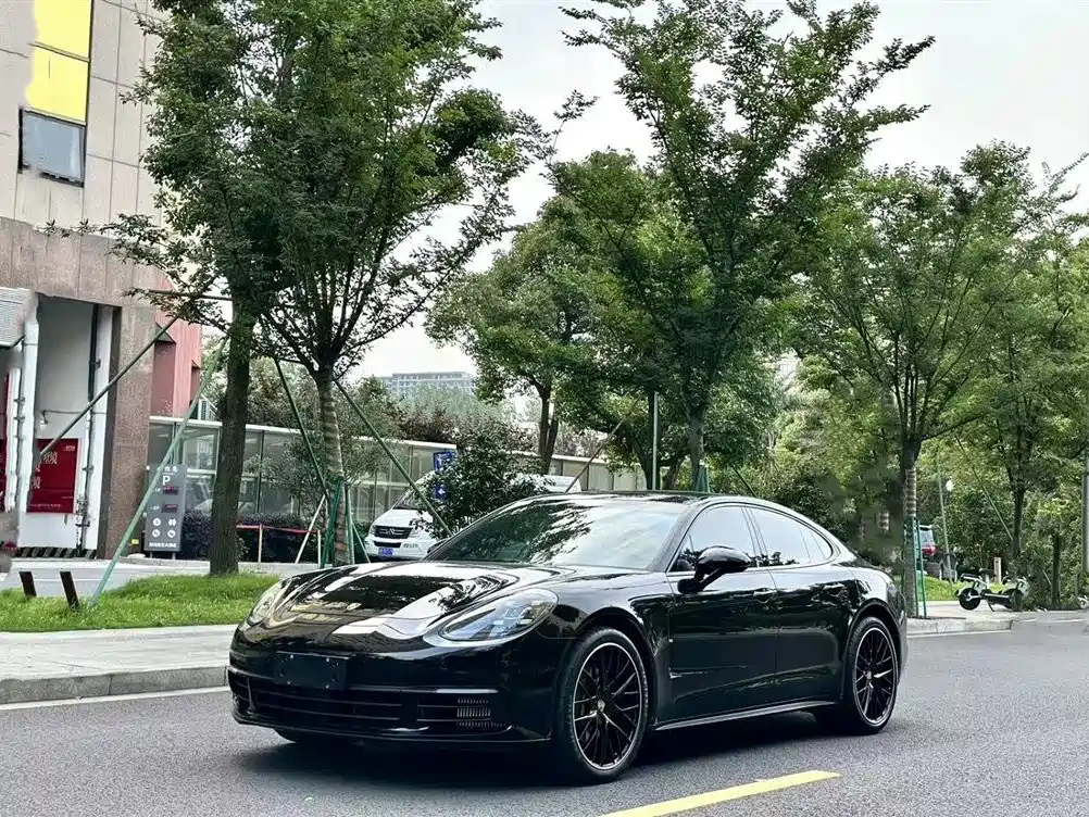 PORSCHE PANAMERA 2019