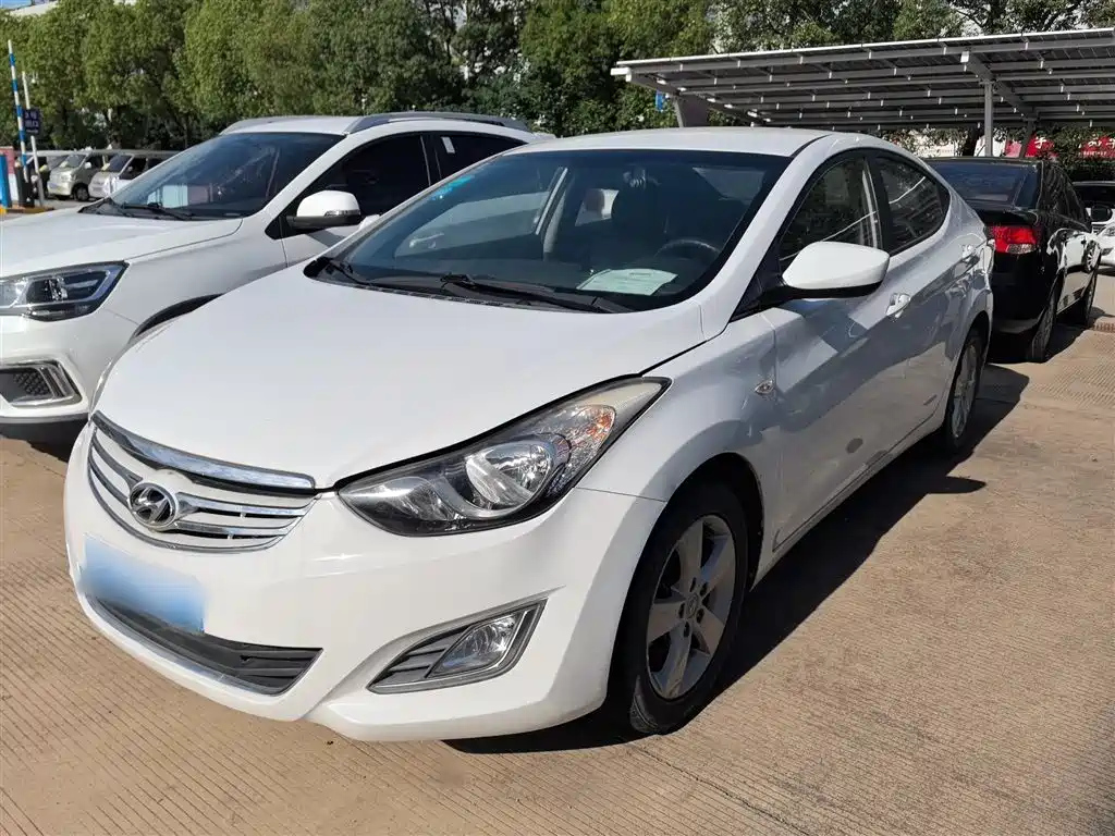 HYUNDAI ELANTRA