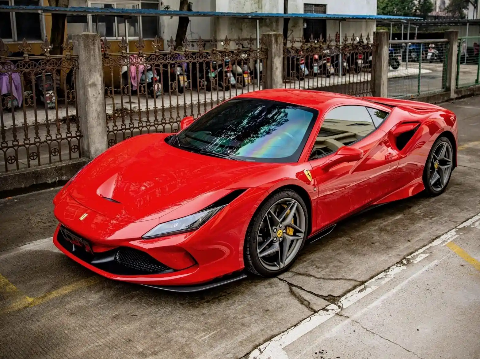 FERRARI F8