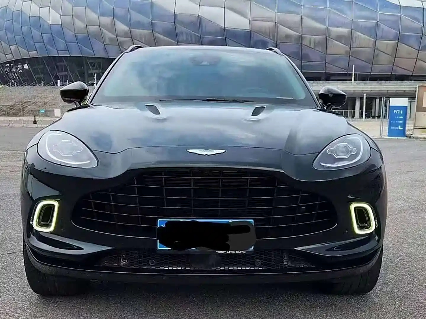 ASTON MARTIN DBX 2021