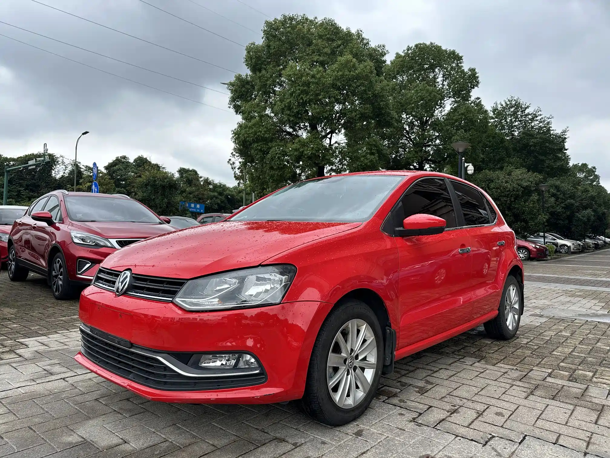 VOLKSWAGEN POLO 2016