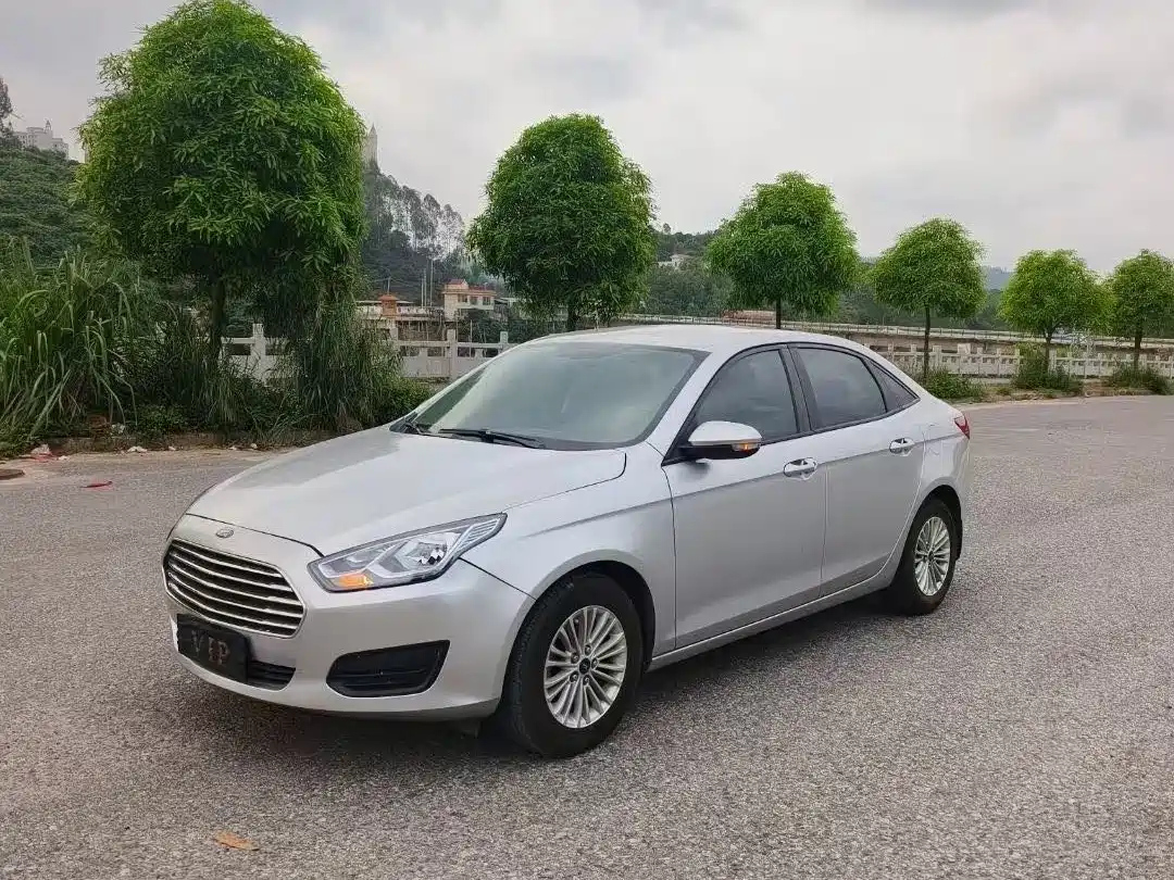 FORD ESCORT 2017