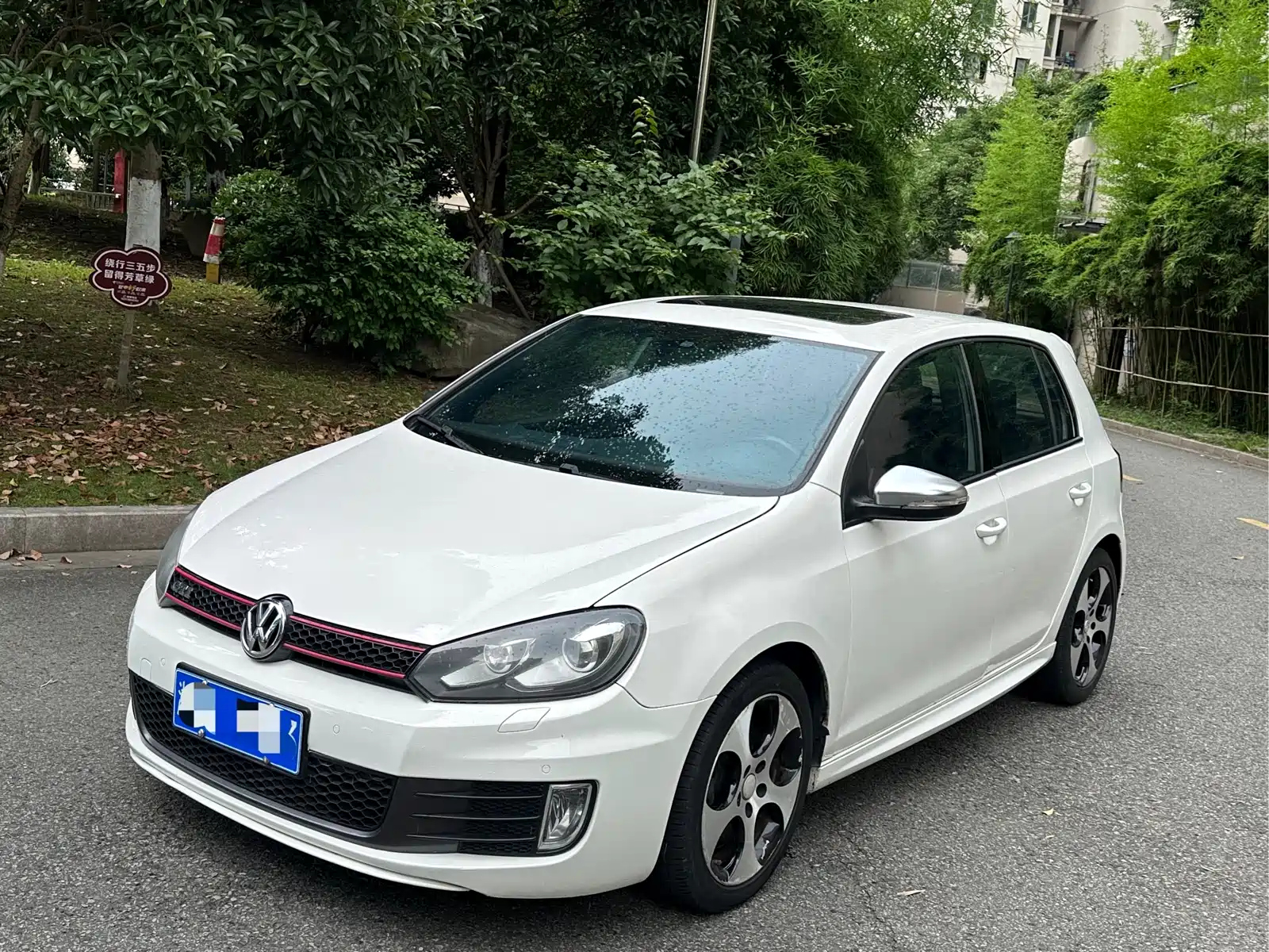VOLKSWAGEN GOLF GTI 2011