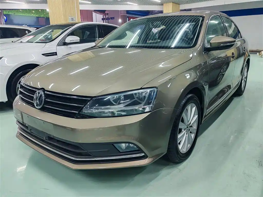 VOLKSWAGEN SAGITAR 2015