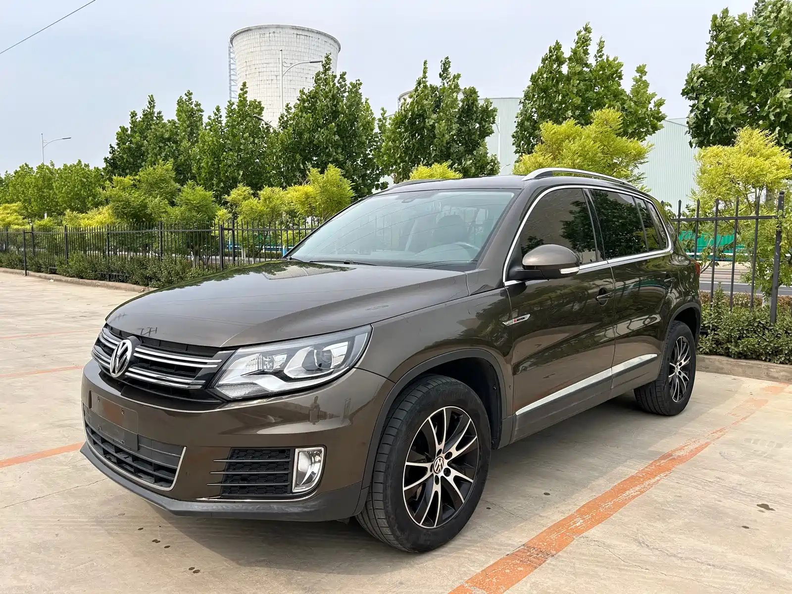 VOLKSWAGEN TIGUAN 2016