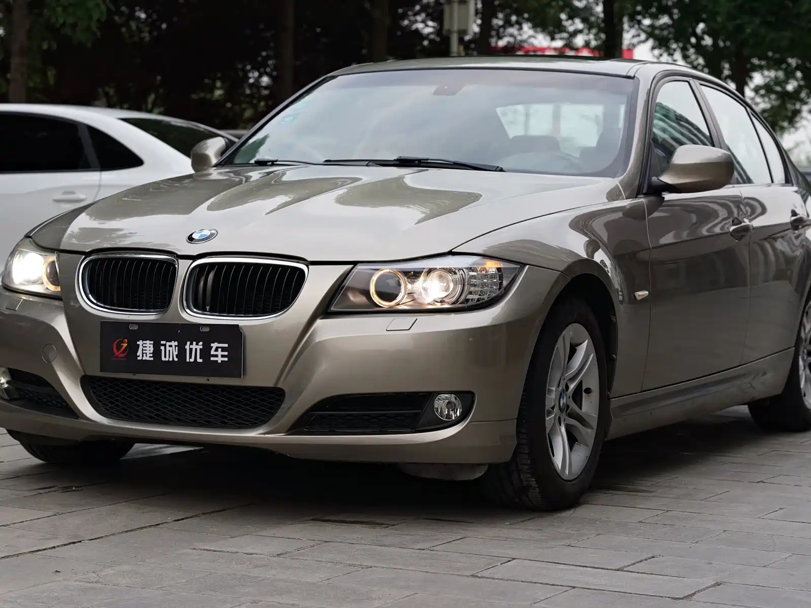 BMW 3-SERIES IMPORT 2010