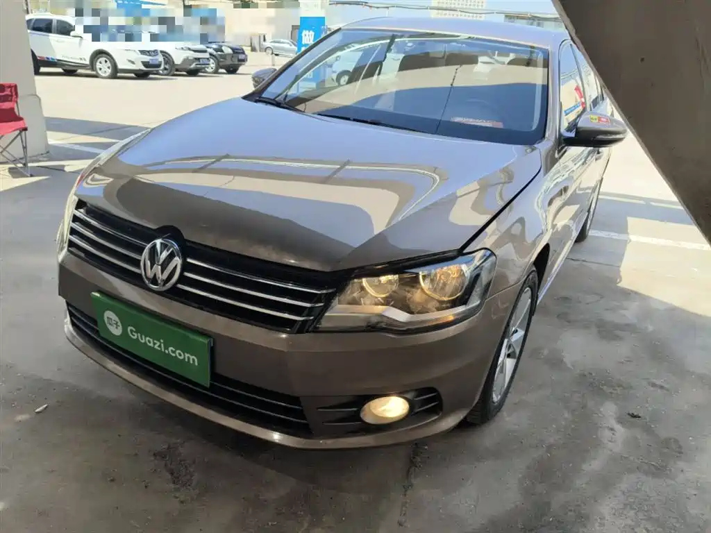 VOLKSWAGEN BORA 2015