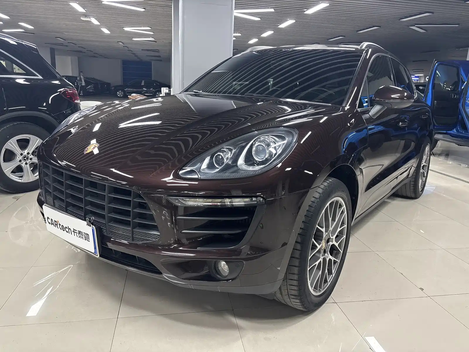 PORSCHE MACAN