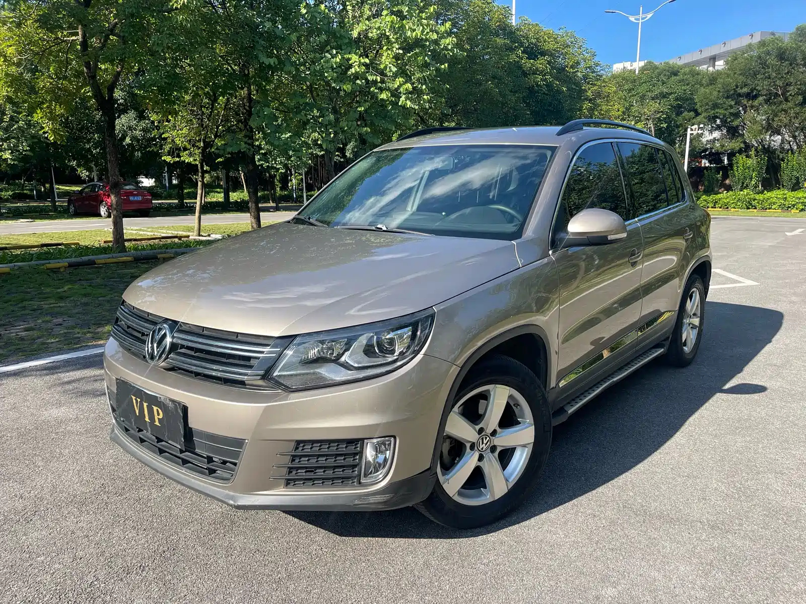 VOLKSWAGEN TIGUAN 2013
