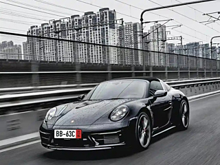 PORSCHE 911