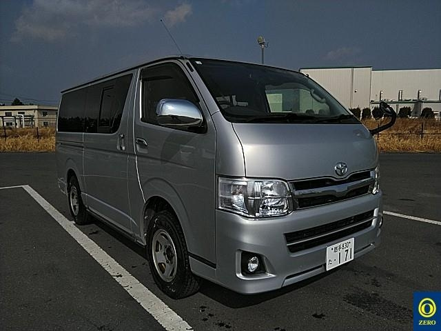 TOYOTA HIACE VAN 2013