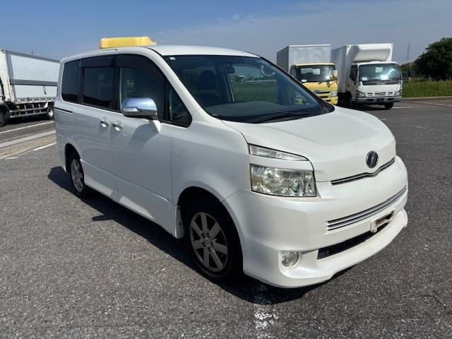 TOYOTA VOXY 2008