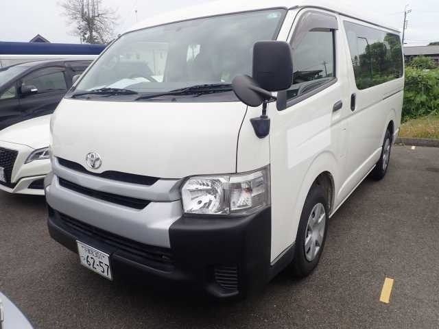 TOYOTA HIACE 2015