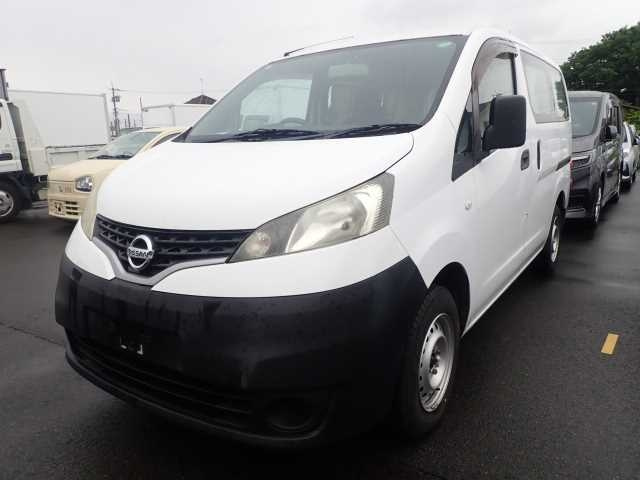 NISSAN NV200