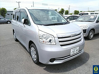 TOYOTA NOAH 2009