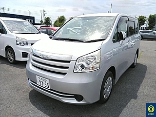 TOYOTA NOAH 2009