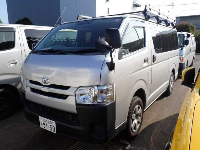 TOYOTA HIACE VAN
